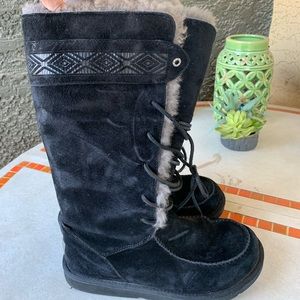 EUC UGG Tularosa black and gray size 9